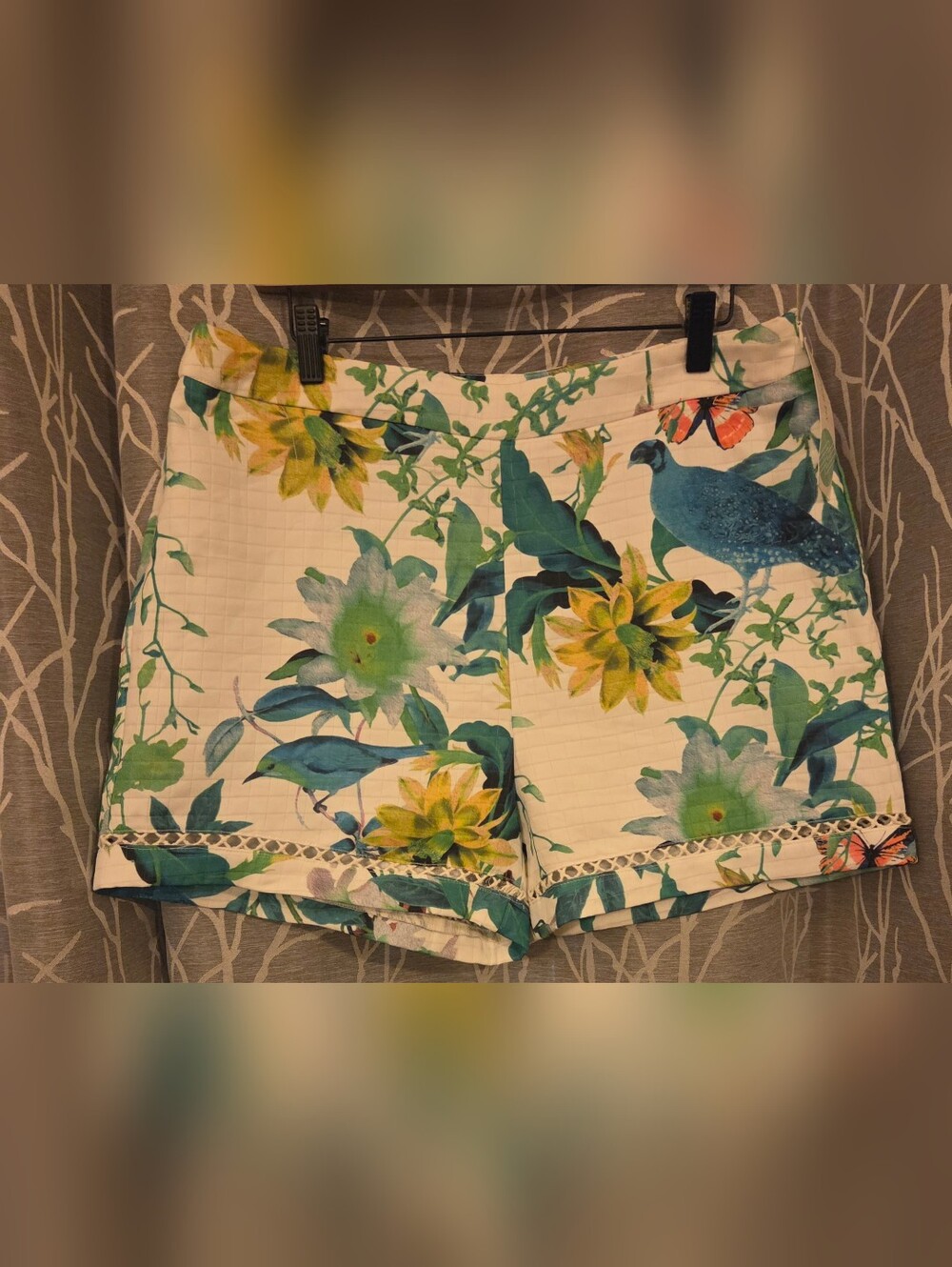 Boutique Floral High-Waist Women’s Shorts - White/Green. Size XL  NWT